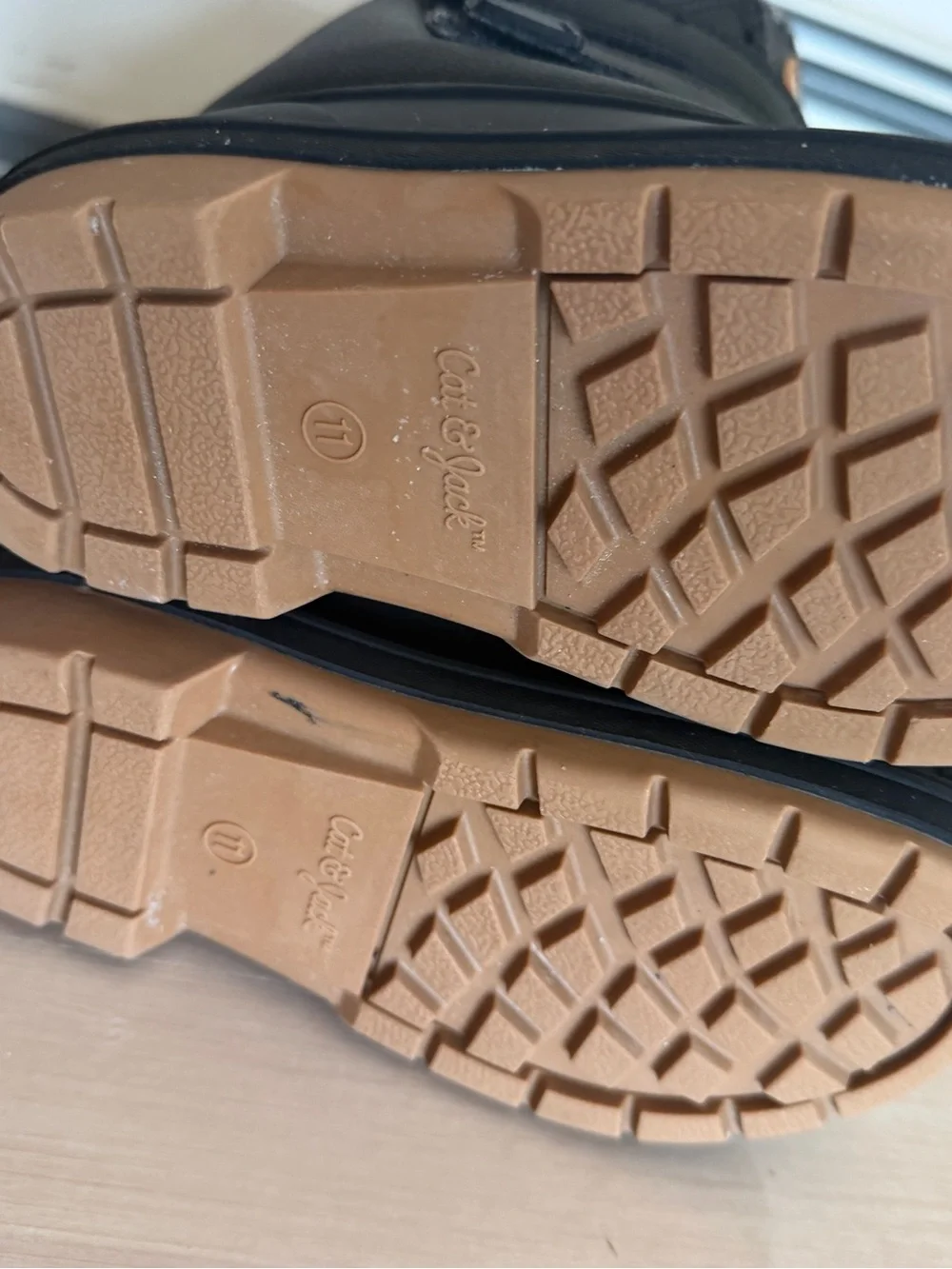 Cat & Jack Black Snowboots 11c kids